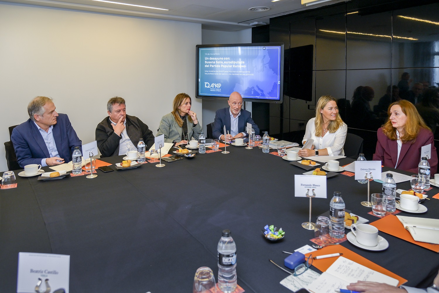 Desayuno de ANAIP con Susana Solís El 14 de noviembre ANAIP organizó el primer desayuno institucional con Susana Solís